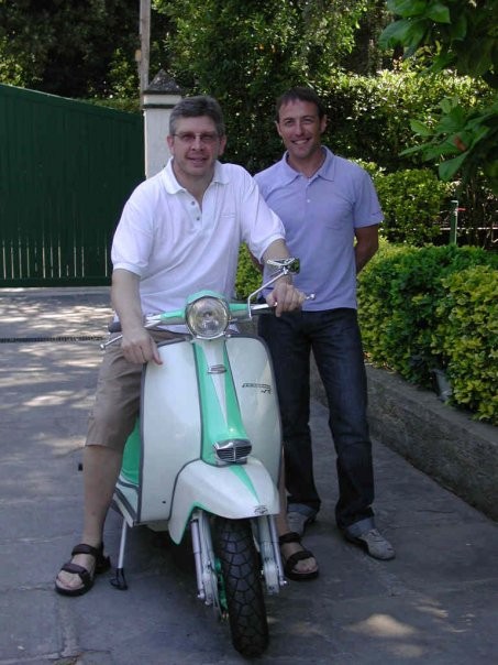 2004 Consegna di una Lambretta che ho trovato per Ross Brawn